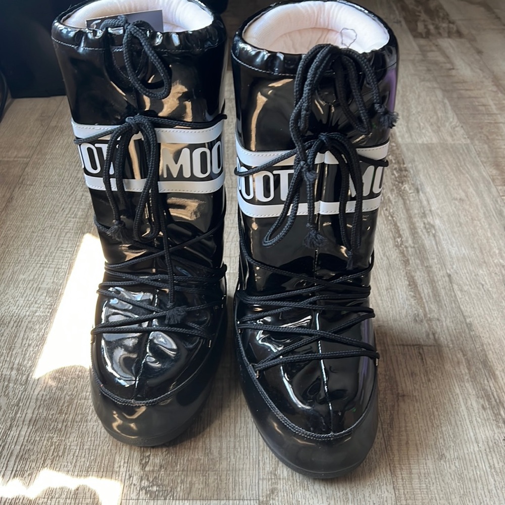 Moon boots